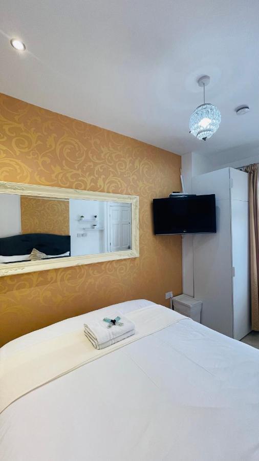 Mayday House Hotel London Exterior photo